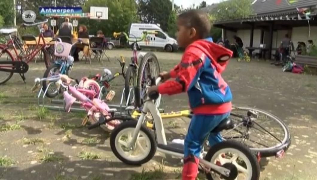atvbe's tweet photo. A’pen op Wieltjes breidt uit naar Spoor Oost en helpt nog meer kinderen aan een fiets. #atvbe #Apenopwieltjes @svanhoutven #Vormingplus
https://t.co/8jHSHL4kJk https://t.co/7Pji9CW0kJ