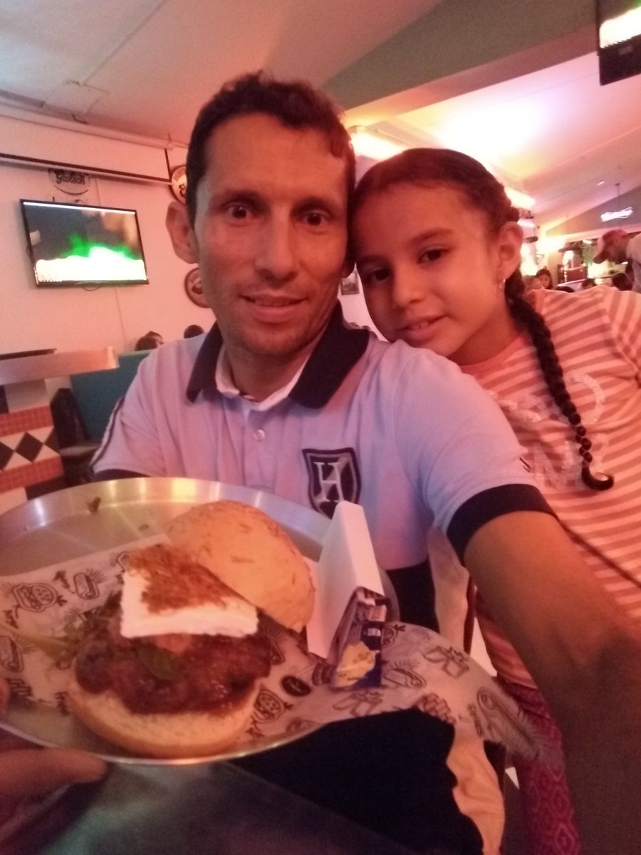 Ahora sí llegó el momento dela verdad top 5 #burgermasterco son:
1. #labluemagic 
2. #Grandtorino 
3. #ChrisCornell 
4. #Voler 
5. #honeyfridays 
#burgermasterco fue muy fue difícil decidir de 11 que alcance a probar, todas tenían algo muy especial. 
Gracias