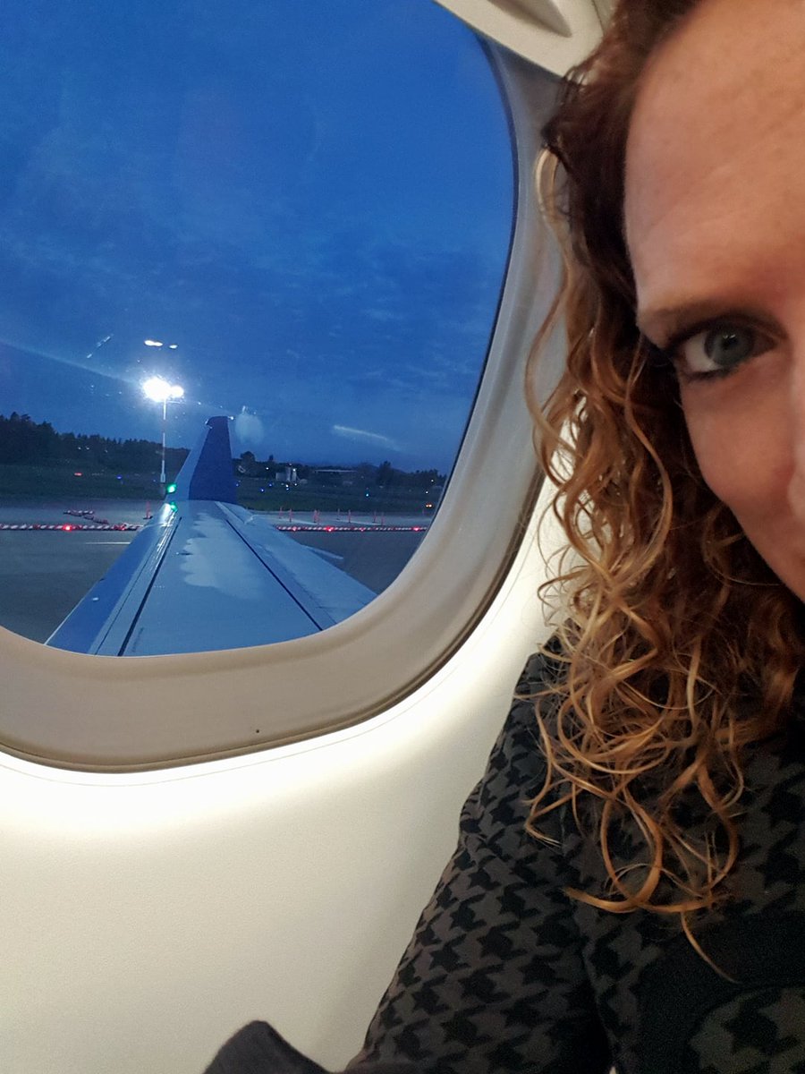 lindsayl_gee's tweet photo. Heading to a conference. Can you guess where? #surgeconference https://t.co/DjEjDUlNOJ