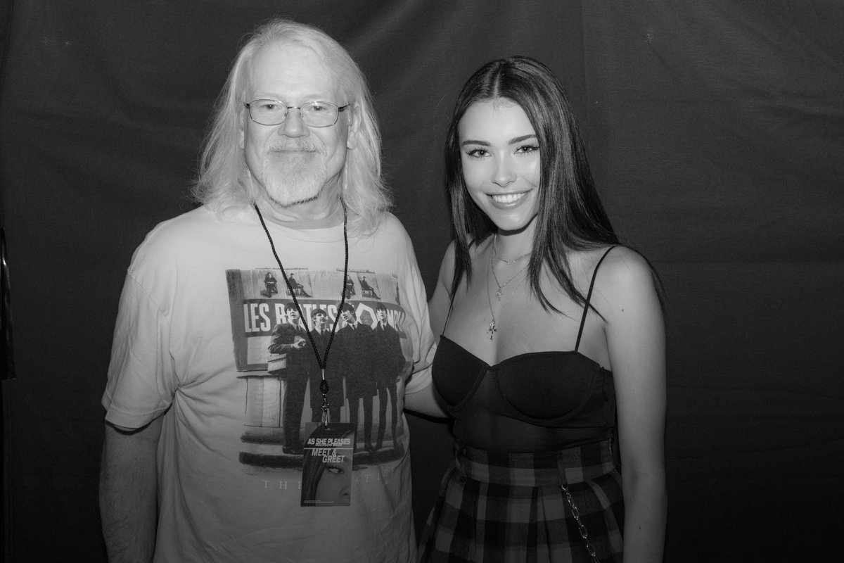 DailyMBeer's tweet photo. -NEW PHOTOS- Madison Beer with fans at the As She Pleases Tour Meet &amp; Greet in Austin, Texas

(May 4th, 2018) https://t.co/uzRG6ZVrkN