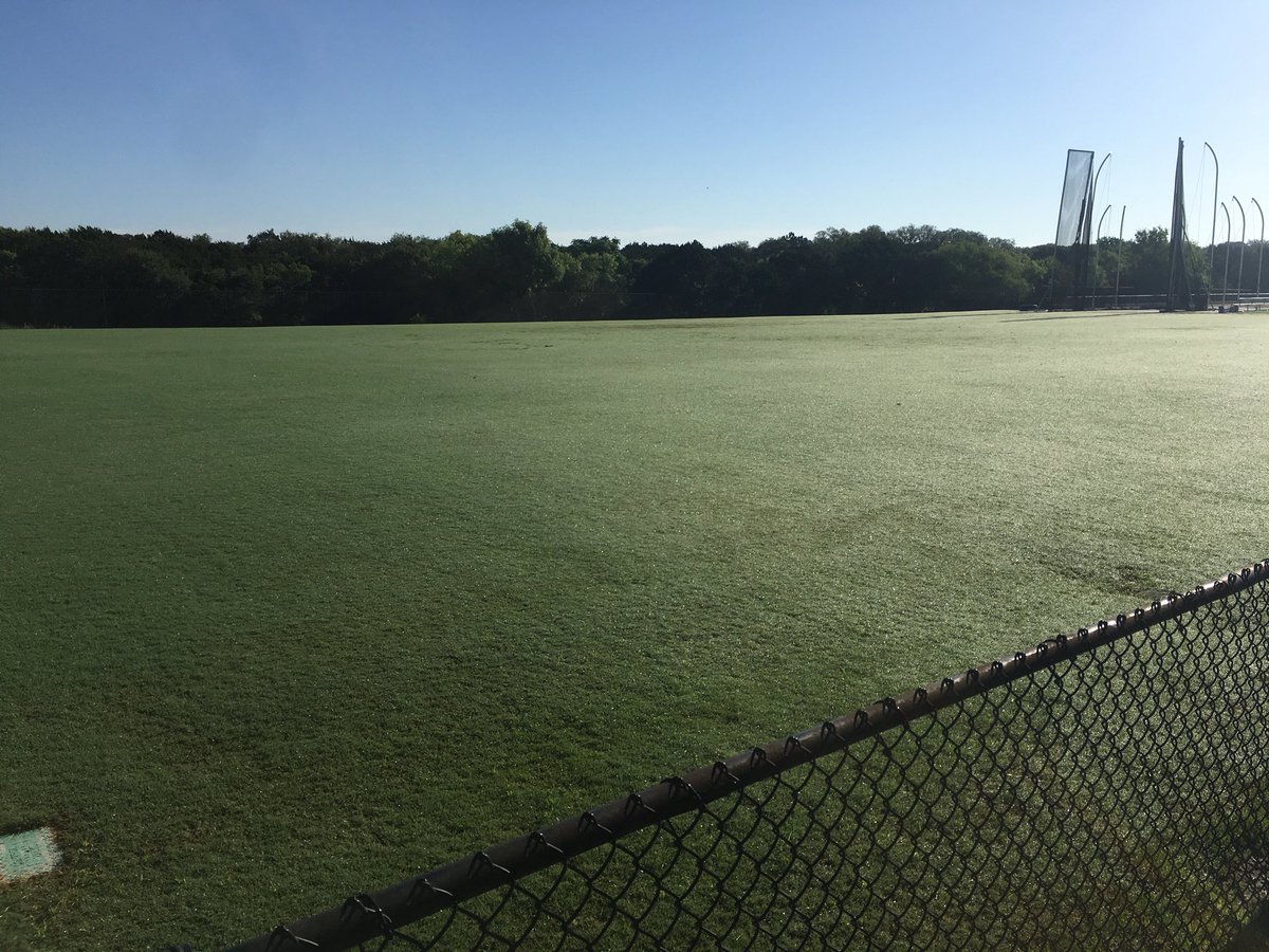 BrannonBurks's tweet image. Look at all of that beautiful bermuda grass! #transitioned