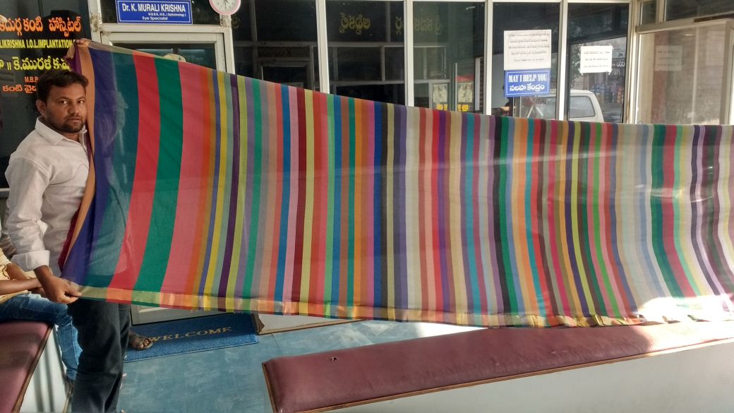 Shra1Nalla's tweet photo. A magician can create a magic.but a handloom weaver can create a wonder.....my brother @Nallavijay5 (a handloom weaver in srcl)made a handloom saree with 200 colours  @KTRTRS @Collector_RSL https://t.co/jauNnMRNwD
