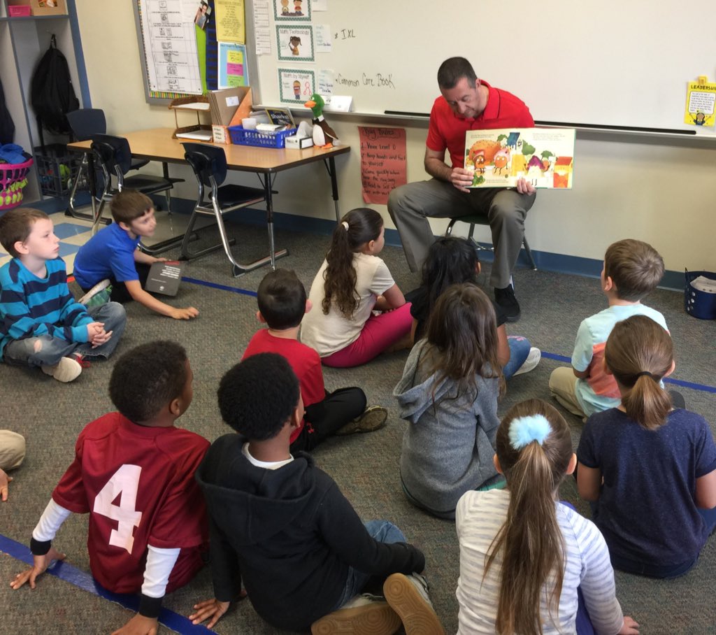 MrsDanaEE's tweet photo. Thank you for reading to us, Mr. Nicotra! We enjoyed the morning with you!  @townofsalina #guestreaderday #lbepride https://t.co/qErsiOzi2N