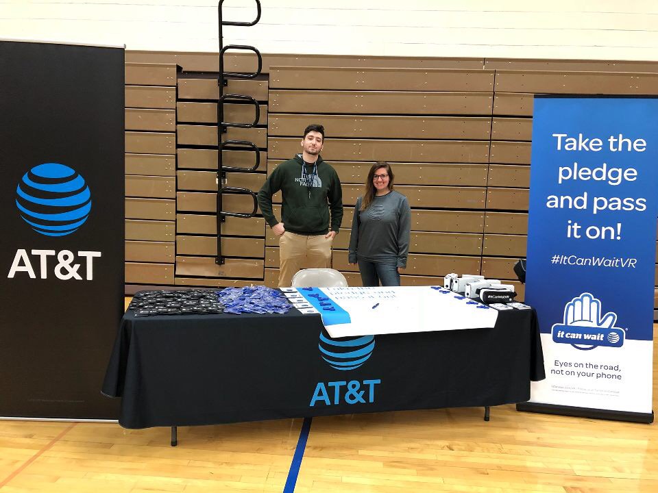 Yes Fest Take the pledge!  Texting and driving it can wait!!! #eyesontheroadnotonyourphone
<a href="/BIGBizDecker/">Eric Decker</a> <a href="/sean_nork/">Sean Nork</a> <a href="/judy_cavalieri/">Judy Cavalieri</a> <a href="/alysonwoodard/">Alyson Woodard</a> @SteveKristan