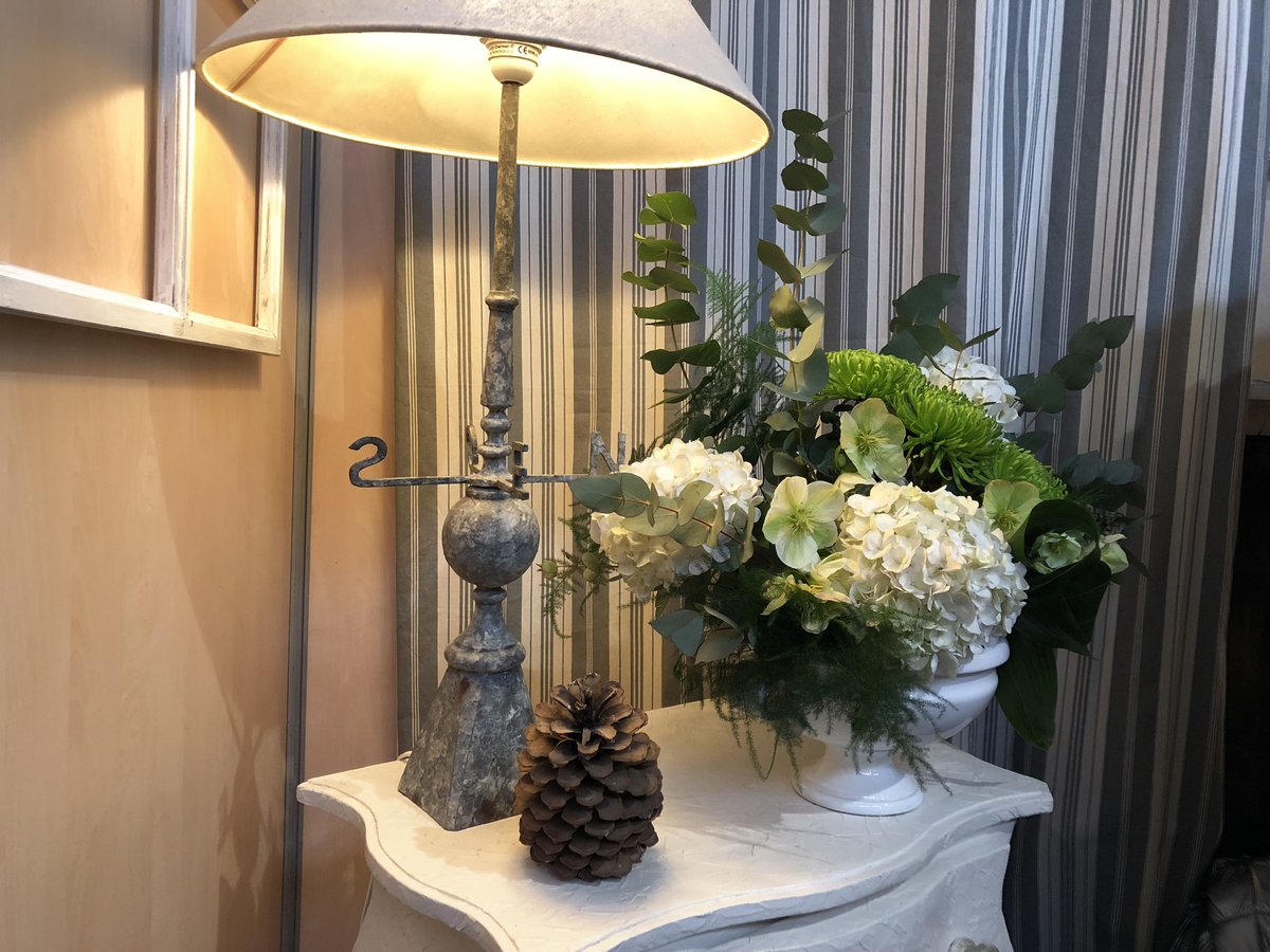 GitesDeFrance86's tweet photo. #lundifleuri Nos propriétaires #gîtesdeFrance ont du talent ! La preuve avec ces compositions florales réalisées par France, propriétaire du #gîte Le Relais d'Insay : https://t.co/AY5O8WtP2F
#fleurs #artfloral #floraldesign #deco #vienne86 #poitou #nouvelleaquitaine https://t.co/R2M3OGaB2t