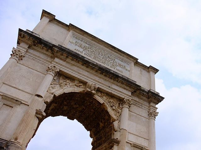 CombatPhot's tweet photo. The architecture in #Rome is breathtaking! #PalatineHill #honeymoon #MrsBlake https://t.co/MM1I5CA7e7 https://t.co/UT4qznuaFQ