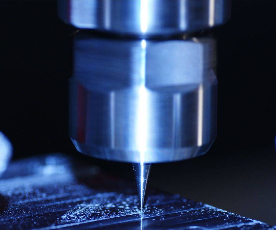 How to achieve single-digit micron tolerances? Become a machine tool power user!