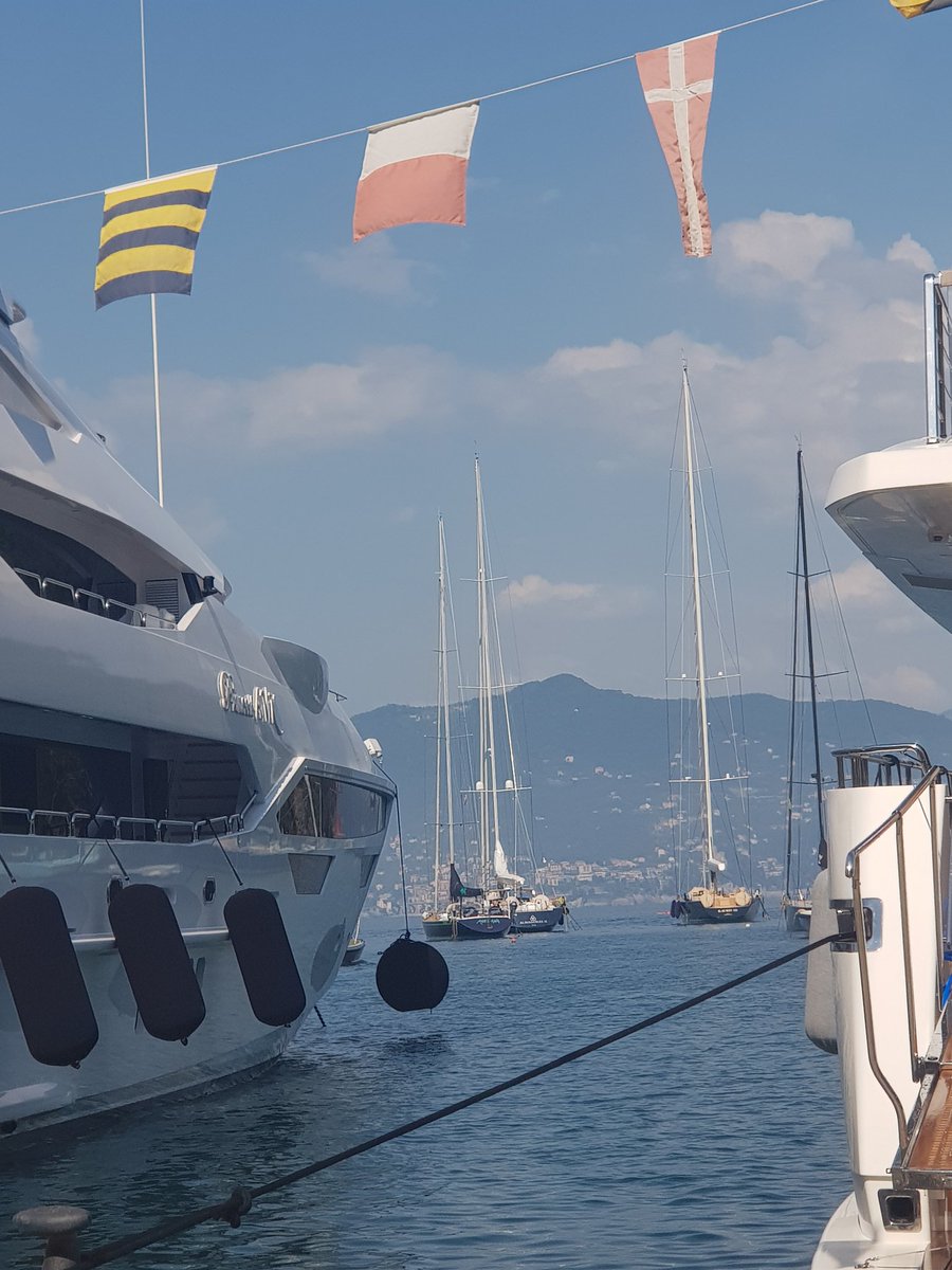 Mahi_C1's tweet photo. Portofino - Italy is so beautiful...been in awe all day #jawslocked https://t.co/B8FjpHw1xz
