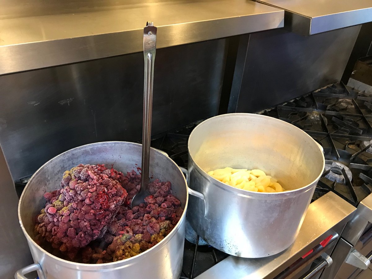MCL_CBodanza's tweet photo. Let the Mostarda begin! #kidsFoodBasket #FeastForKids #compassintheCommunity @MCL_AllIn @GGRacfchefs https://t.co/CavbSicOJi