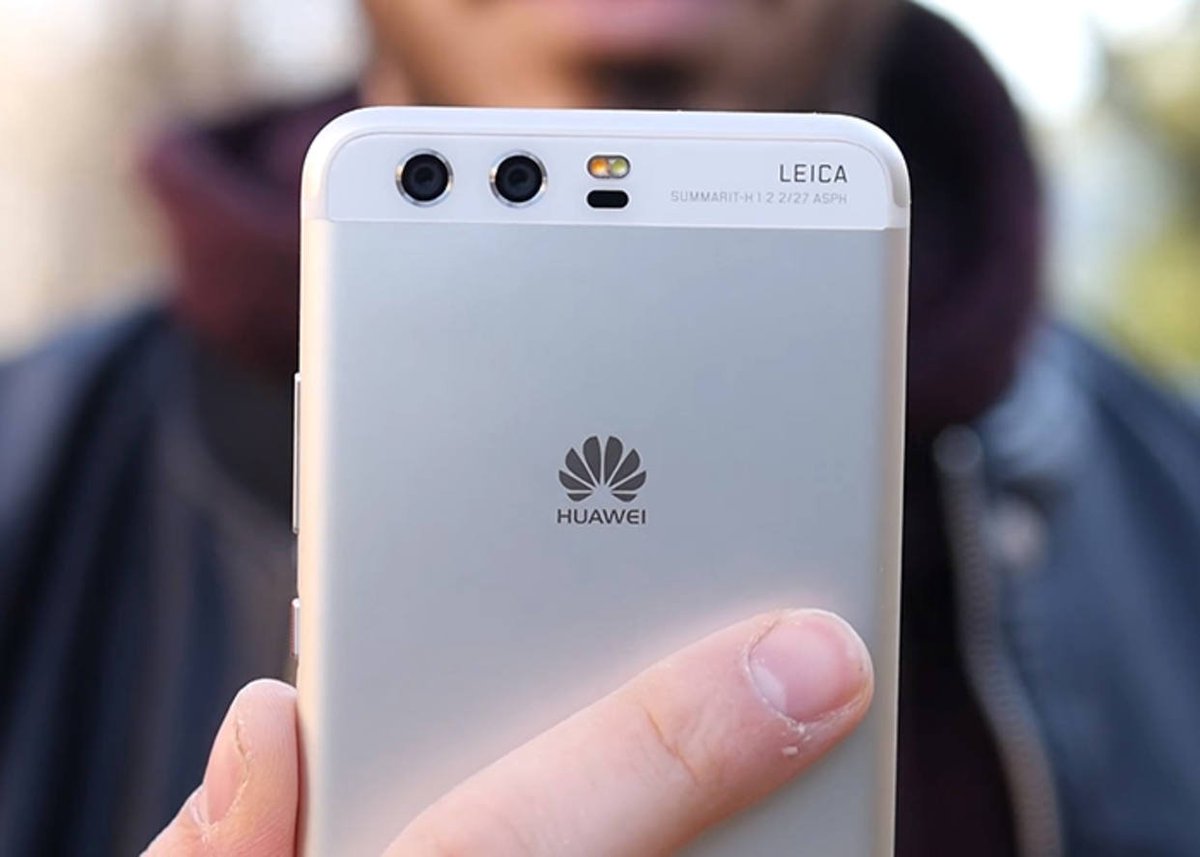 mundohcl's tweet photo. Prohiben oficialmente usar smartphones de origen chino. ¿A quiénes afecta la medida y por qué? 😮📱👉https://t.co/9uQgWQ5isI https://t.co/GpI4wxVJa5
