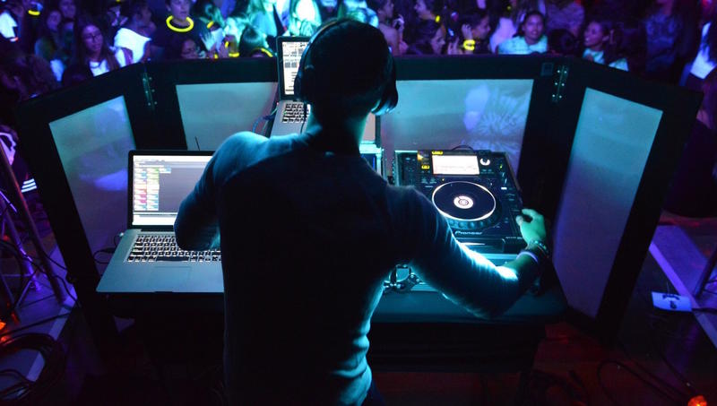 WLRN's tweet photo. This DJ had arguably the toughest prom gig in the country this weekend. We hear he crushed it. Listen to @ivancoofficial talk about the #MSDProm playlist. https://t.co/TZVJIj6YGS https://t.co/Fk0Th9n4Bg
