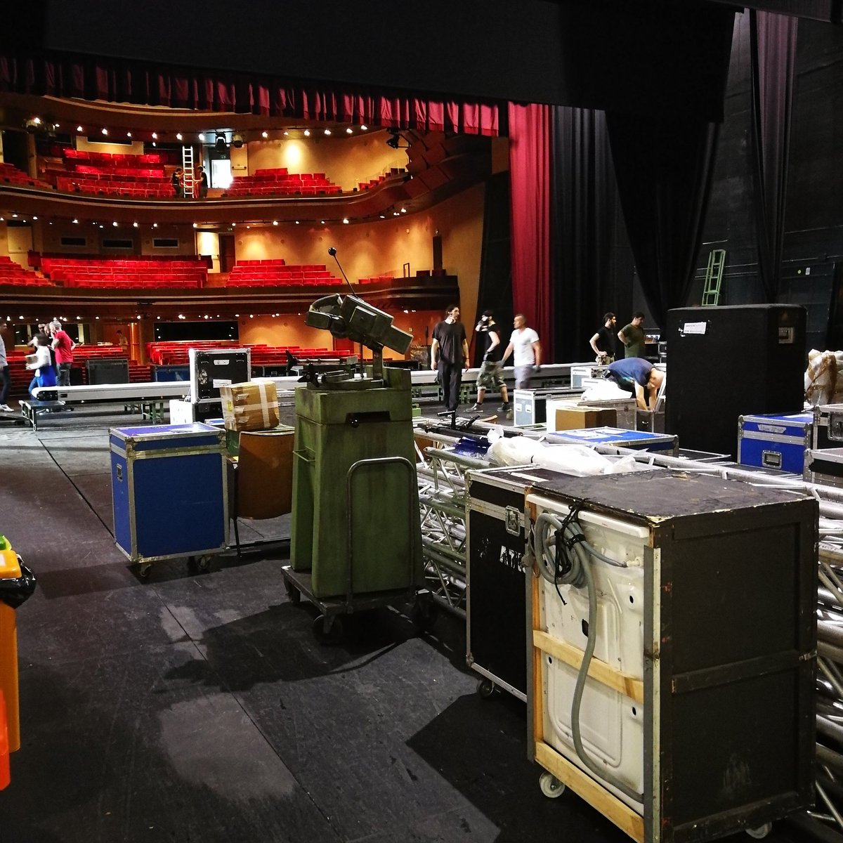 TeatroVerdiPN's tweet photo. LA CLASSE OPERAIA VA IN PARADISO
#allestimento
Da domani i laboratori nelle scuole.
Grazie al sostegno di @BccPordenonese
In scena: 10 - 11 maggio 
ℹ️ 0434247624 
https://t.co/0ORpb7wElM
#linoguanciale #classeoperaia #eliopetri #ugopirro #claudiolonghi #paolodipaolo https://t.co/zMeefqpjS2
