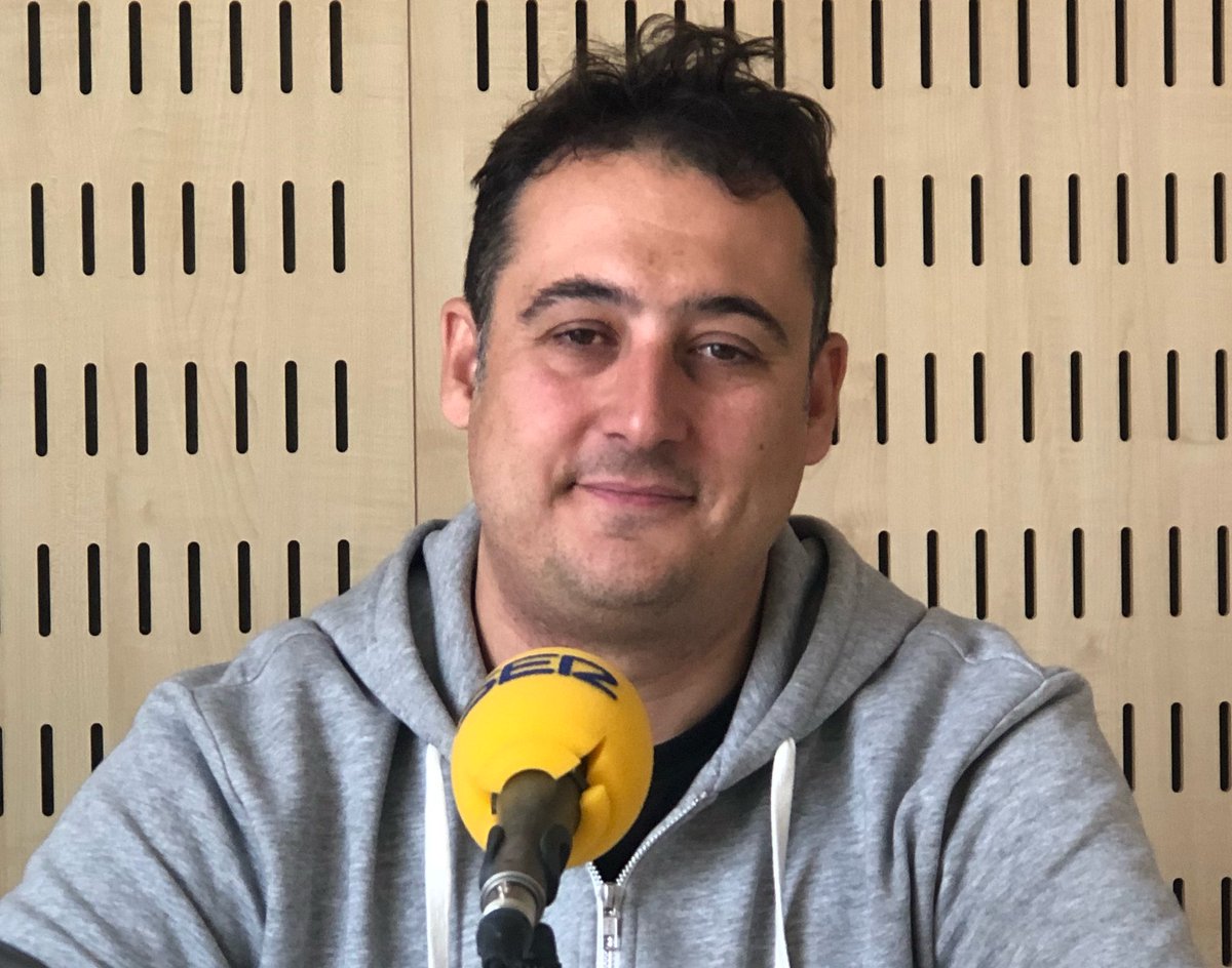 SERdeAviles's tweet photo. 🎙ASD Alberto Escudero (@escu80), organizador campus de verano Club Tenis Avilés: “Tenemos más de 30.000 metros cuadrados para 🎾, paddle, pabellón cubierto, ludoteca y dos piscinas. Es una forma también para conciliar. Hay mucha capacidad para crecer” https://t.co/wSRiRq97HI https://t.co/pQVwjEJCOS