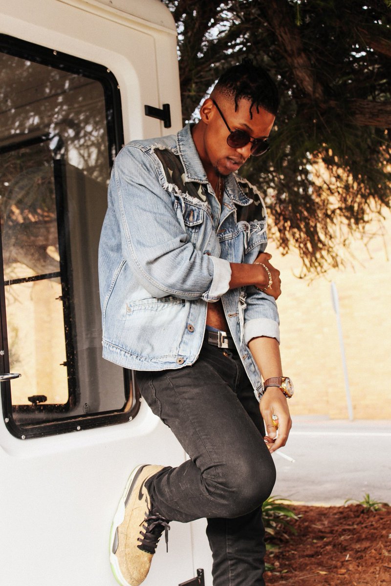gregxv_za's tweet photo. To create well I have to be in a good mood, happy and cool.
.
 #headgear #insta_ac #shoes #dope #jeansmurah #footwear #fashion #jeans #cool https://t.co/oIPDpIjyVq