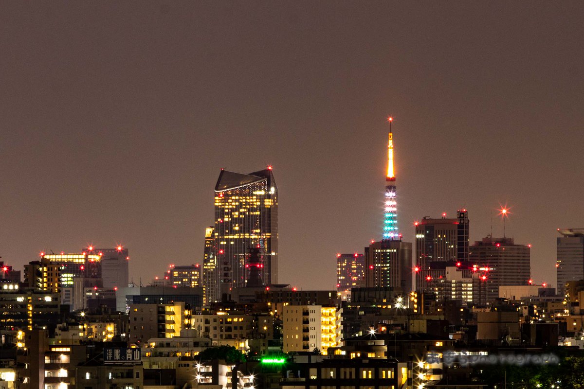 あきら 撮影も投稿も自粛中 ５月３日に東京タワーの ライトアップを撮りに行こうと 思ってたんです でも夜になると出かけるのが めんどくさくなって ある場所からいろんなものを 撮ってみました 笑 東京タワー Nttドコモ代々木ビル サンシャイン60