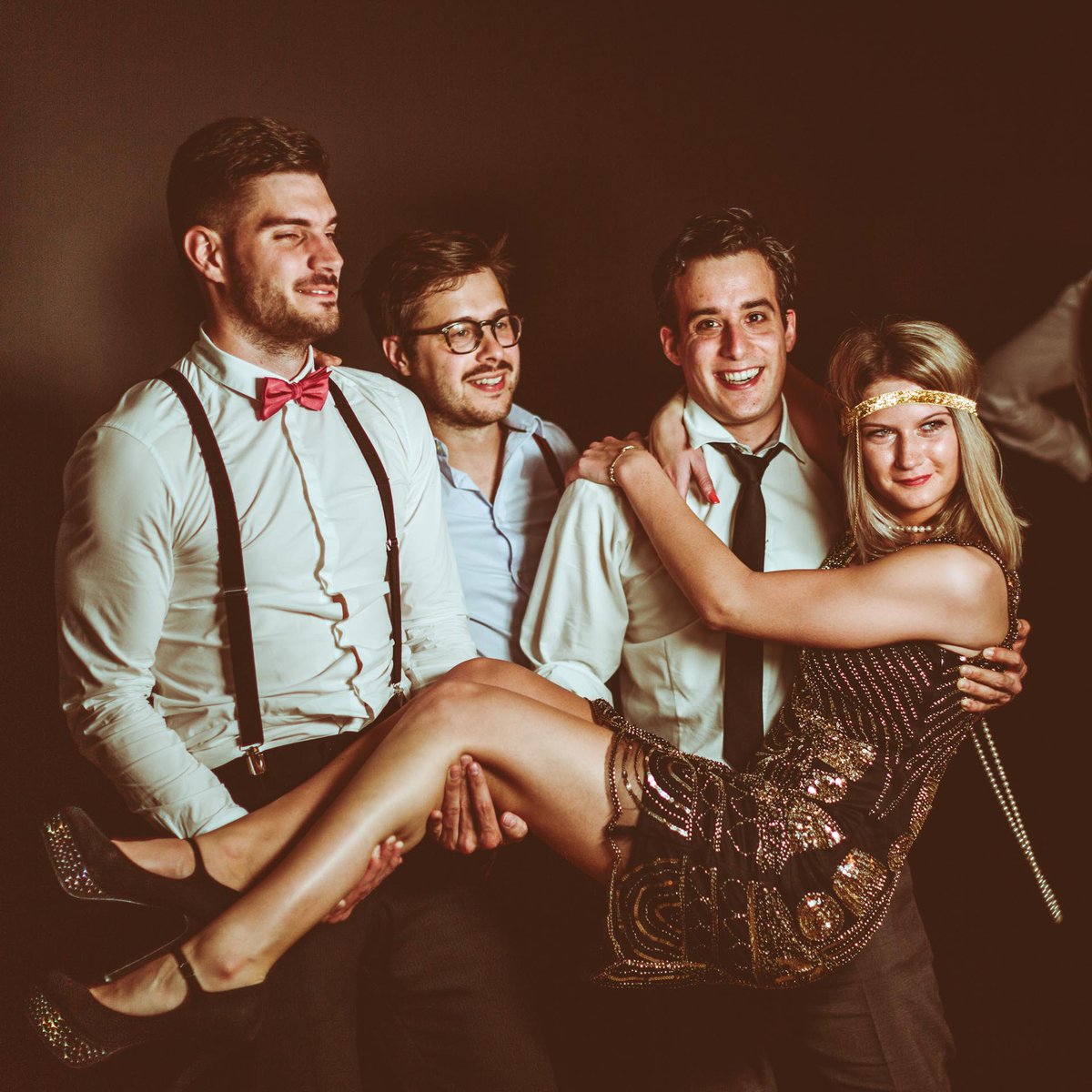 EVOGroup_BE's tweet photo. Throwback to last week when EVO celebrated the opening of our brand new 3rd floor by partying like it was 1920! 🎉 #expanding #growingbusiness #gatsbyparty #event #proud #team #digitalmarketing #marketingagency #celebrating #successtory #alittlepartyneverkillednobody https://t.co/RlnidnRiNH