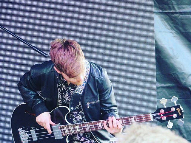 callow_oran's tweet photo. ☀️Sometimes basses are too big for me to see the notes so I have to look over the fretboard. •
•
My band @callowsaints released an EP and it’s all over @spotify @rockyandkook and the internet - want to listen? Link in @callowsaints bio ☀️#callows… https://t.co/3oS2yetv7E https://t.co/Rqwp3nAi8N