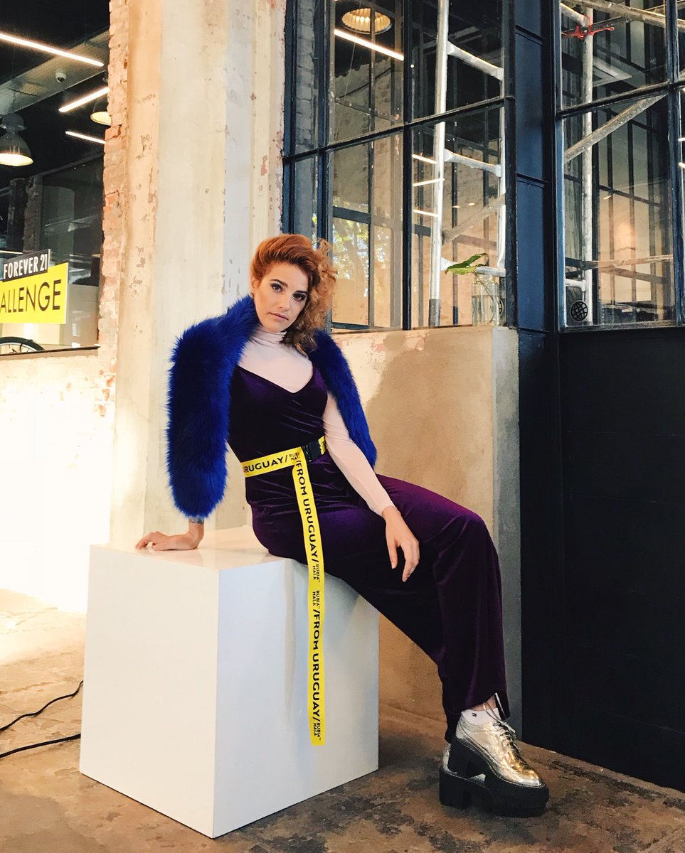 rubiamala_'s tweet image. Otro día de #shooting xa el #forever21challenge , y salieron los peludos de colores #hellocat #setlife🎥 #CintasRm
@nunavalenti