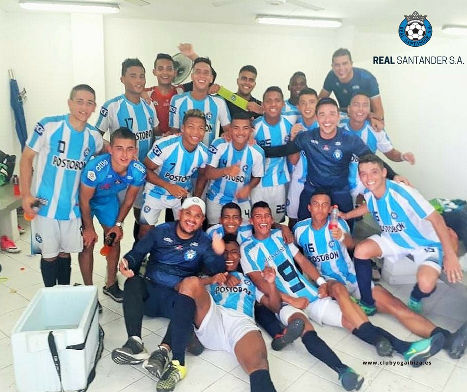 RealsantanderSA's tweet photo. #OrgulloReal 💙⚽
Iniciamos la semana con el liderato de nuestro grupo D en la #SúperCopaJuvenil 👏👍

Nuestros guerreros vencieron 1⃣🆚2⃣ en condición de visitante a @realcartagena 

#ElianDeLaHoz fue el autor del doblete que nos dio la victoria 💪 

#ElEquipodeTodos 🔵⚪ https://t.co/0pWgeNAjjY