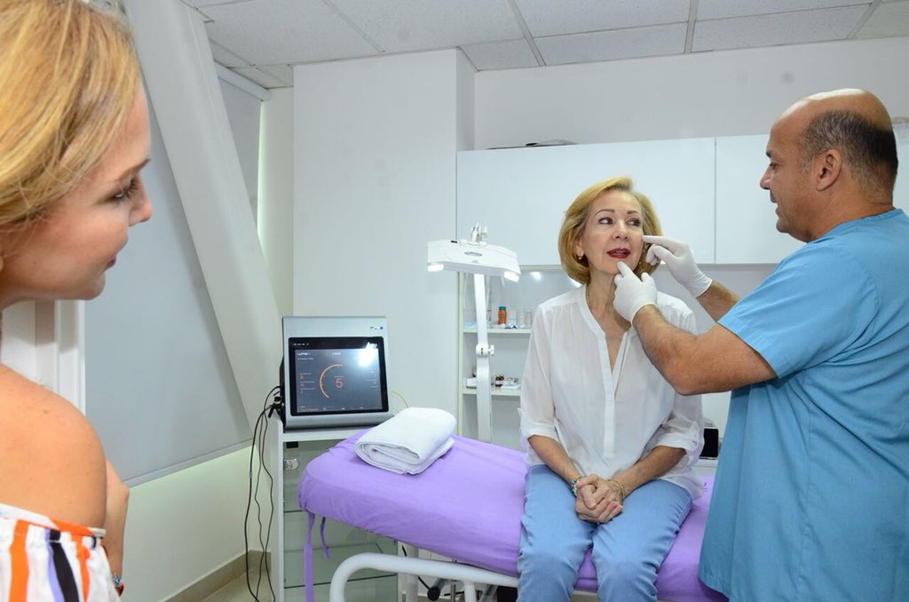 Mauriciobarcos's tweet photo. No sabes que regalarle a Mamá ?....#lasercare https://t.co/5Ft7DbLf2U