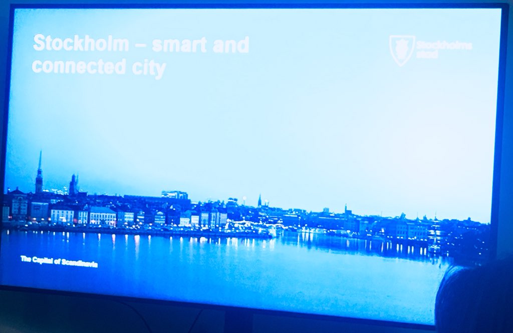 Gunnar Söderholm del dipartimento salute e ambiente della città di Stoccolma vanta i risultati già raggiunti tramite il controllo da remoto del traffico e spiega come “connecting everything” rivoluzionerà la mobilità nella capitale svedese. #Roma5G