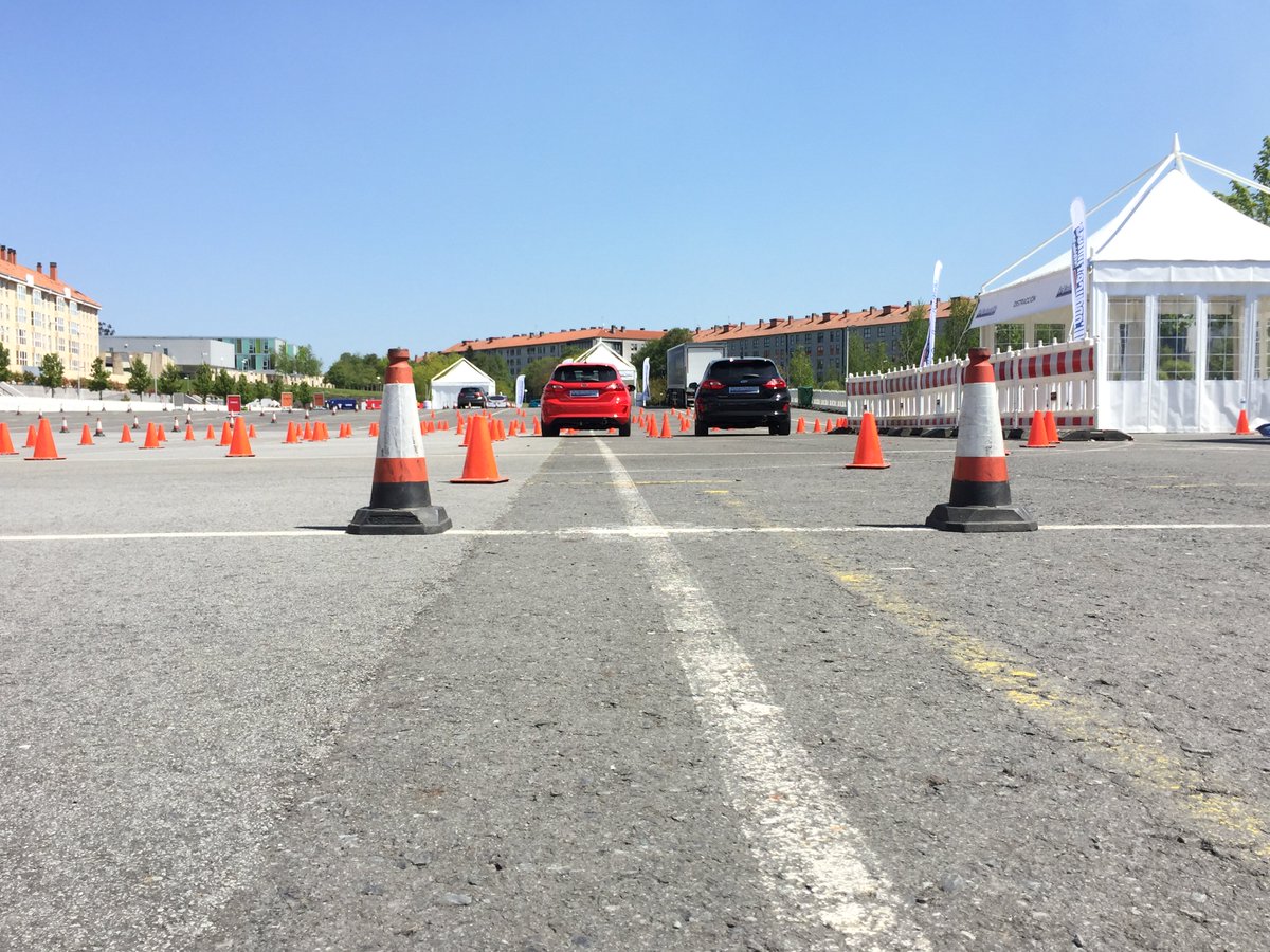 DavidScarface_'s tweet photo. Quiero agradecer a @fordspain la oportunidad que nos ha dado para aprender sobre situaciones de riesgo en la carretera. Ha sido una jornada muy didáctica y entretenida, y os la recomiendo encarecidamente a los que no lo hayáis probado. ¡No os arrepentiréis! #FordConduce #FordDSFL https://t.co/4Qjz0Cf599
