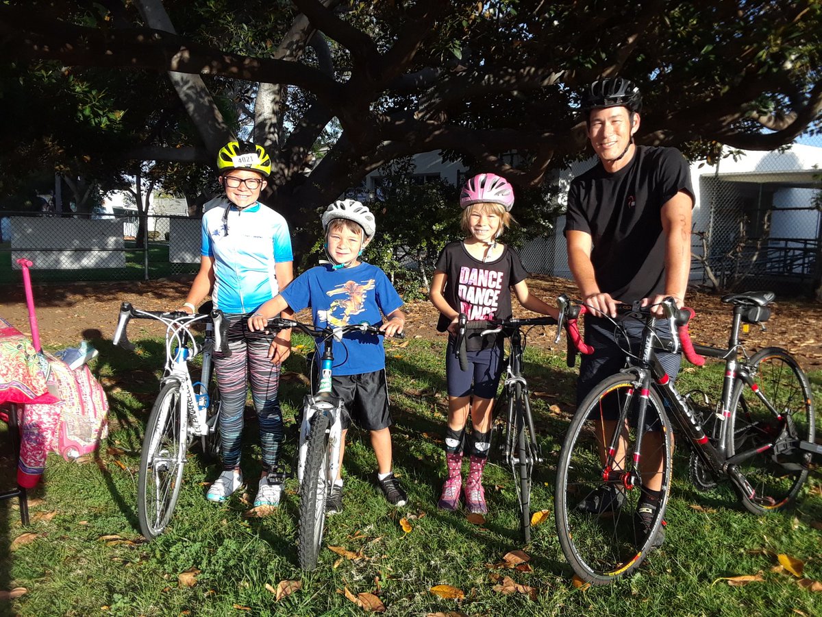 ealvareznews's tweet photo. Helmet giveaway going on for kids this morning. #TramaAwarenessMonth
#FafetyFirst
@KUSI_GMSD @KUSINews https://t.co/bCq1nih2Rz