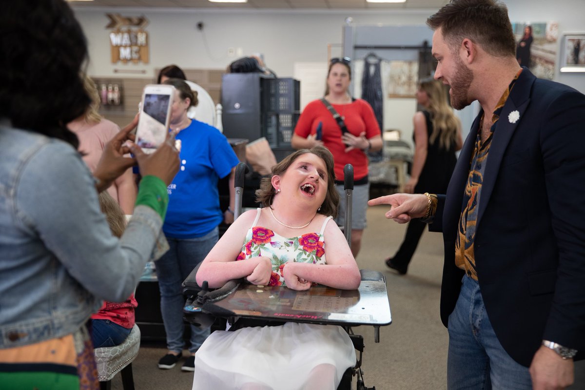 dailyblastlive's tweet photo. Daily Blast Live's @EbonySteele visited Powell High School in Tennessee for their prom -- and celebrity stylist @GOPatterson joined for the special occasion! We are live on @wbir today at 2PM -- tune in!

@knoxschools #highschoolprom #prom2018 #prom2k18 #promnight https://t.co/vA4k1vEFzW