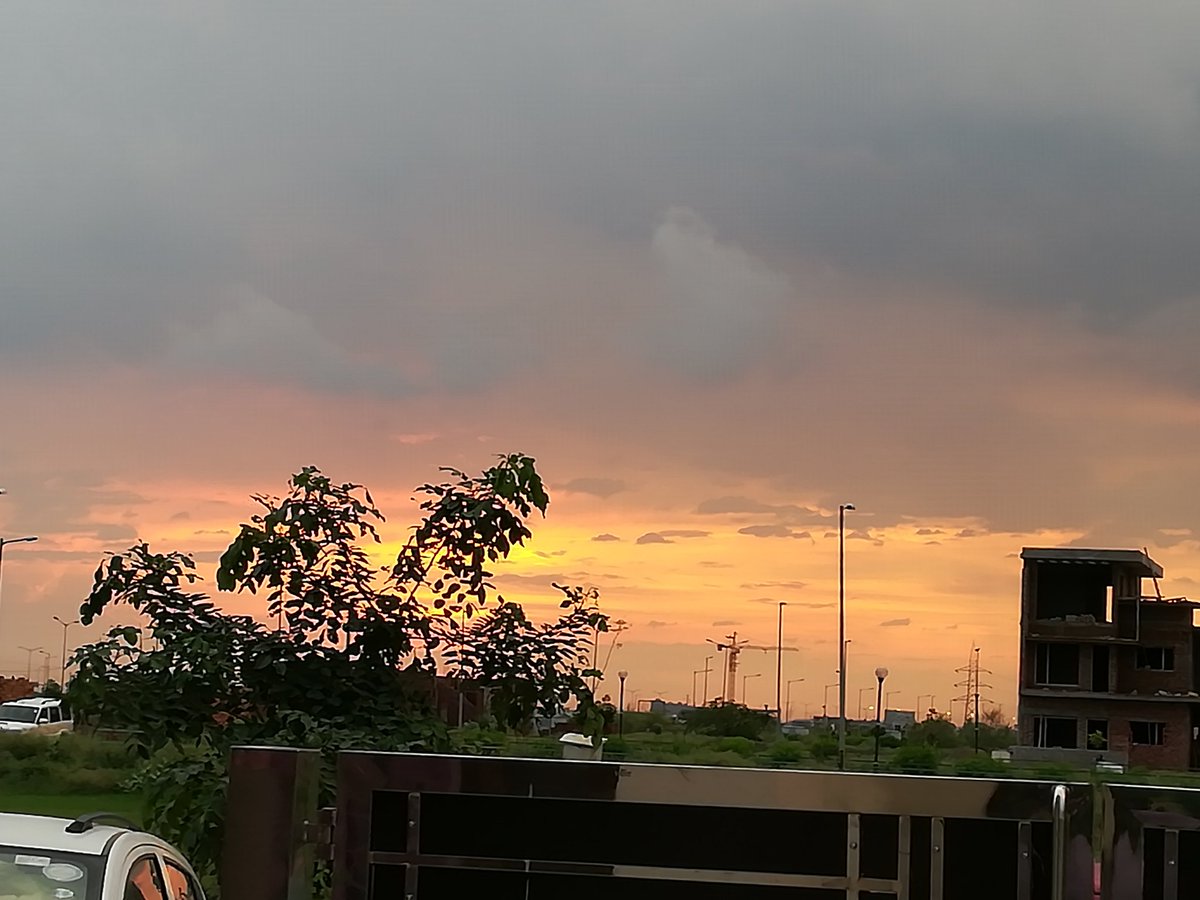 bhawnam91's tweet photo. @Madan_Chikna #SunsetTwitter #homeclick https://t.co/qCuvrQwWkU
