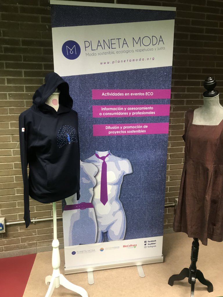 PModasostenible's tweet photo. El último día de @biocultura en #PlanetaModa fue adornado por una sudadera de @ovivostyle y un vestido dec@juanabarranco https://t.co/feXjkqApkK