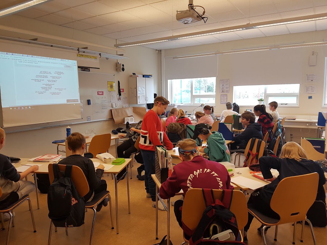 MariaValberg's tweet photo. @Menntamidja
Flataskóli vinnur eTwinningverkefnið "Bý ég í jafnréttisþjóðfélagi? " ásamt skólum á Íslandi og í Ungverjalandi. Við tengjum verkefnið við Barnasáttmálann en Flataskóli er Réttindaskóli Unicef. #menntasmidja @menntaspjall #skolasogur #flataskoli #etwinningisl https://t.co/S980EhKxsq