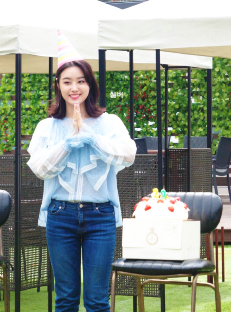 SSilver0520's tweet photo. @songjieun_55 오늘 너무나 재밌었어요 ㅋㅋ 이런 자리 만들어줘서 너무 고마워요 ㅎㅎ #송지은 #생일축하 https://t.co/8QOUkMHBKG