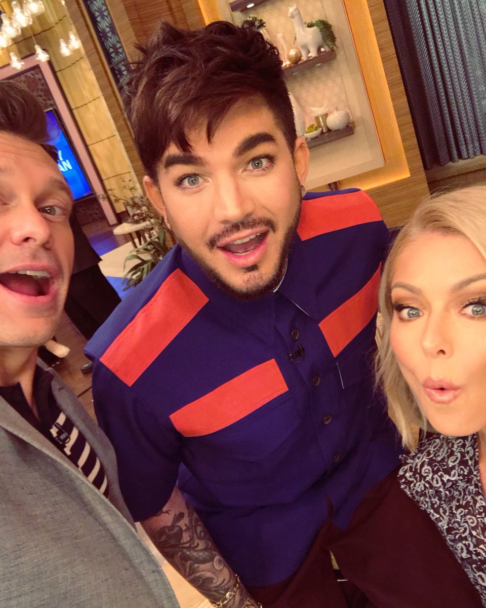 kellymarklive's tweet image. 😬 🤣 @adamlambert with #KellyandRyan!