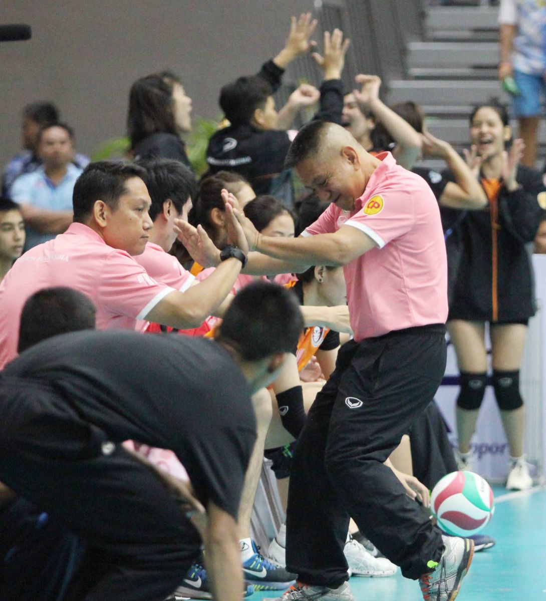 VolleyJokes's tweet photo. " ไปดูงานต่างประเทศก็ไปแต่พัฒนาไปไม่ถึงไหน "
OOPS! อาจารย์บรรเทิงอย่าเอาความจริงมาพูดสิ 🙊🙊🙊
#วอลเลย์บอลหญิง #วอลเลย์บอลชาย #VTL2018 https://t.co/8jc9P16Rpg
