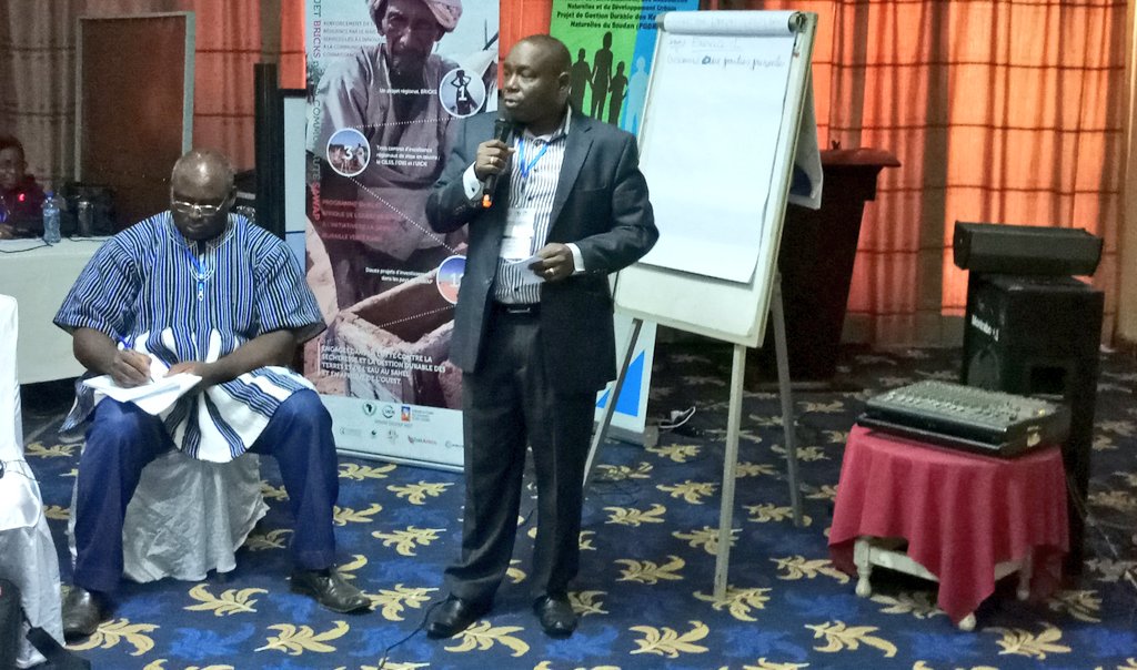 SawapCommunity's tweet photo. Communicators of sawap projet of #Togo #Senegal #Mali And representative of the #GGWSSI presenting a 2mn speech about their projets And their relevancy #sawapbricks communication workshop, #khartoum, 7-10 May 2018 https://t.co/g3VgxqhETH