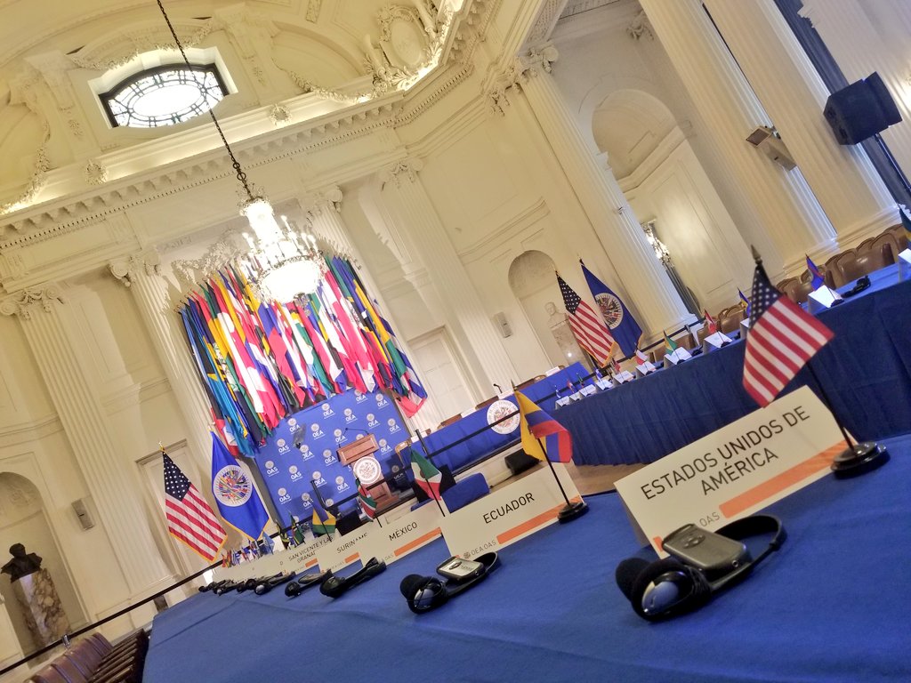 OEA_oficial's tweet image. Todo listo en el Salón de las Américas para recibir HOY a las 12:30 EDT (16:30 GMT) al @VP de #EEUU, @mike_pence.
Siga en vivo la reunión del Consejo Permanente de la #OEA acá: bit.ly/OEAvivoESP

#VPatOAS