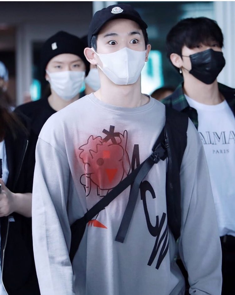 journo_ing's tweet photo. * MONSTA X arrives in London 🇬🇧 *
Wonho: “Oh no, it’s that Shari girl again.”

Me: 
😂 
Yes! Just over one month until @OfficialMonstaX in London
.
.
#Wonho #원호 #몬베베 #몬엑 #몬스타엑스 #런던 #MonstaXinLondon #MonstaXinEurope #MONSTAX2ndWorldTour #MomstaX #Monbebe #Heyitme https://t.co/UluOC3Byhx