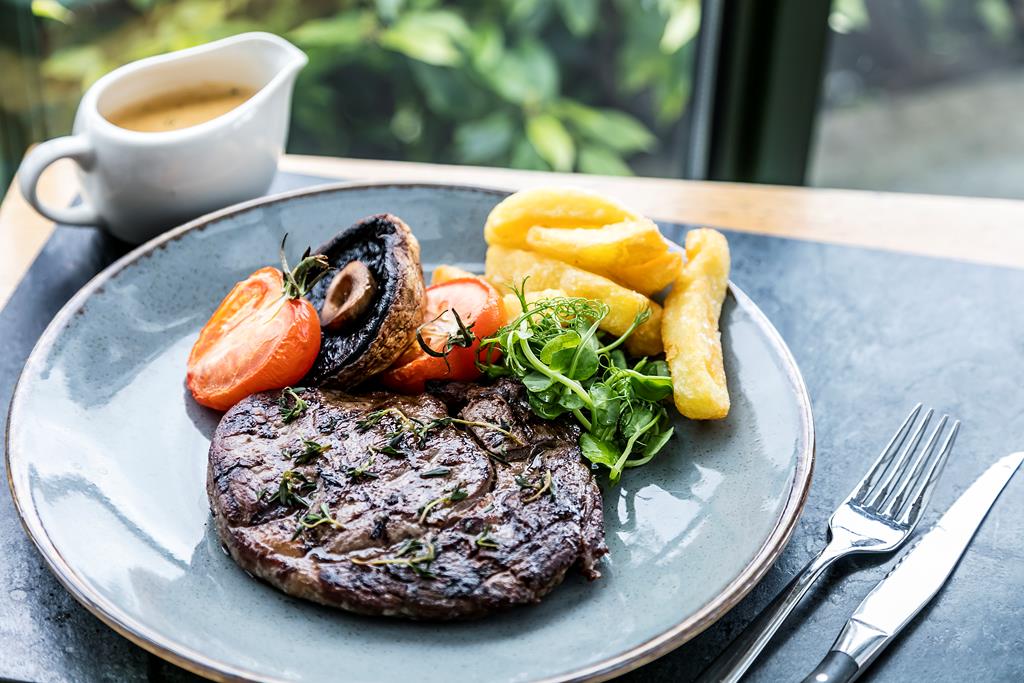 Make your bank holiday Monday magical with steak tonight, seared to perfection and served with triple cooked chunky chips and a glass of wine
#bankholiday #monday #yorkshire #grassington #steak #grassington #eatlocal #pub #summer #family #friends