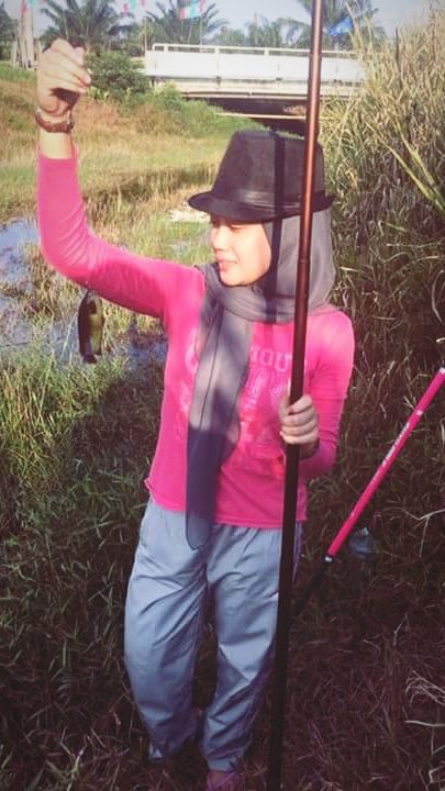 Srikandizatie's tweet image. Boipren ajak mancing puyu petang tadi 🎣🎣🎣 Jangan kata gua tak onnn! Hahah dapat 35 ekor pon jadilah 🐟 

#puyubukanpunyumunyu #kahkahkah 😂