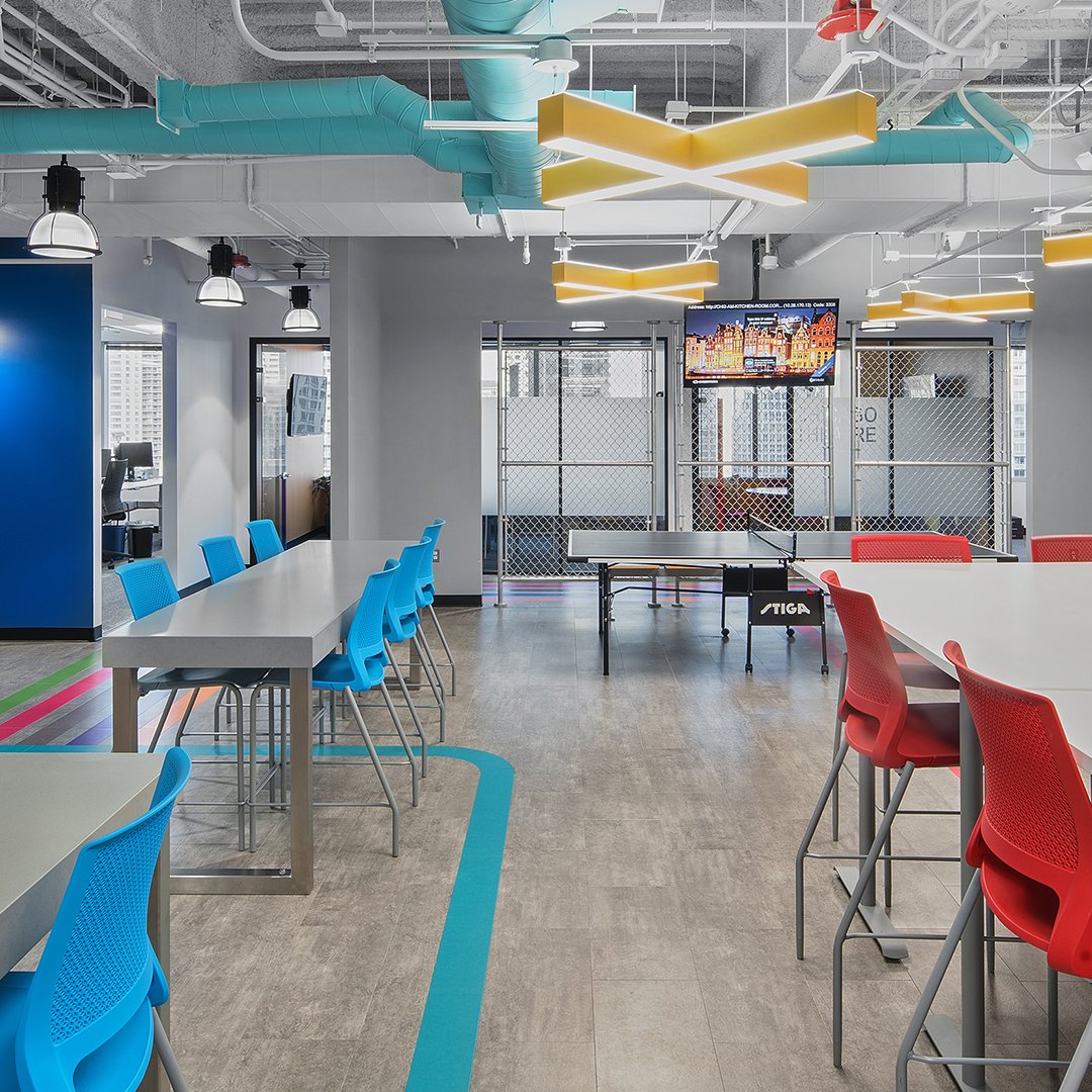 ArmstrongFloor's tweet photo. Designed by @HOKNetwork, the Chicago @bookingcom headquarters is filled with stunning, unique designs and pops of color. Tour the rest of the beautiful space featuring our Natural Creations Collection with Diamond 10 Technology: https://t.co/H7jDh6FhKJ. #FlooringFeature https://t.co/1h0lNoKNFi