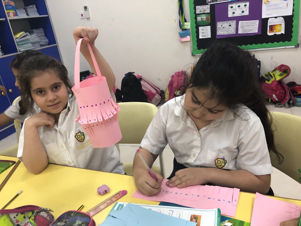 DohaAcademySLWA's tweet photo. Year 3 making Ramadan lanterns in Arabic lesson #DASalwa #Ramadan #Creativity #fun https://t.co/W3oRWYYiMr