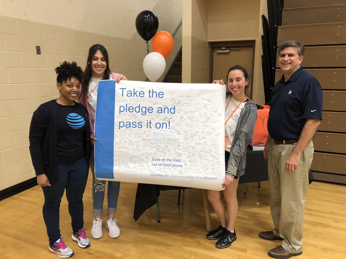 Yes Fest Take the pledge!  Texting and driving it can wait!!! #eyesontheroadnotonyourphone
<a href="/BIGBizDecker/">Eric Decker</a> <a href="/sean_nork/">Sean Nork</a> <a href="/judy_cavalieri/">Judy Cavalieri</a> <a href="/alysonwoodard/">Alyson Woodard</a> @SteveKristan