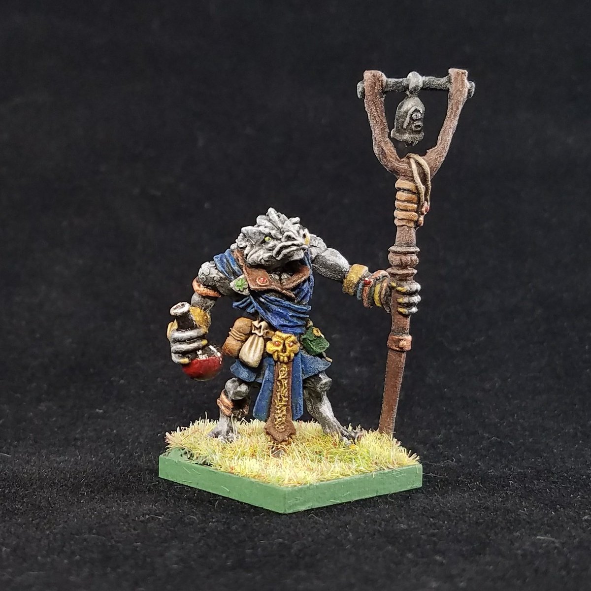 donalan9's tweet photo. Dragonborn Cleric with healing potion (Reaper 03476)
.
#tabletop #fantasy #rpg #miniatures #DnD #pathfinderRPG #minis #dnd5e #dragonborn #reptus #cleric #wizard #sorcerer #warlock #druid #reapermini @reapermini https://t.co/OQXi4CXLpp