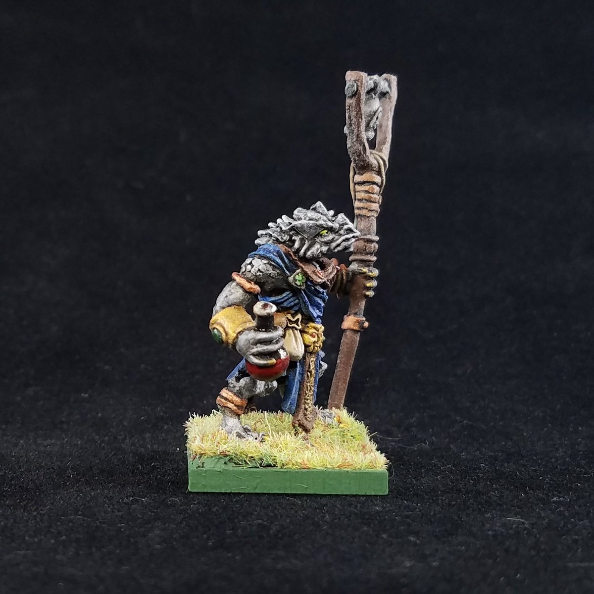 donalan9's tweet photo. Dragonborn Cleric with healing potion (Reaper 03476)
.
#tabletop #fantasy #rpg #miniatures #DnD #pathfinderRPG #minis #dnd5e #dragonborn #reptus #cleric #wizard #sorcerer #warlock #druid #reapermini @reapermini https://t.co/OQXi4CXLpp
