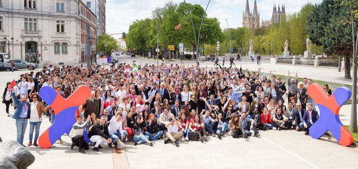 TecnoCampus's tweet photo. ⏮️Un total de vint joves que participen al programa @ExplorerByX des del TecnoCampus van assistir a l'#ExplorerDay, la trobada anual que s’emmarca dins d’aquest programa i que va reunir uns 700 #emprenedors. Més detalls a 👉https://t.co/9qkMTsJ3hv https://t.co/9uC2epBs58