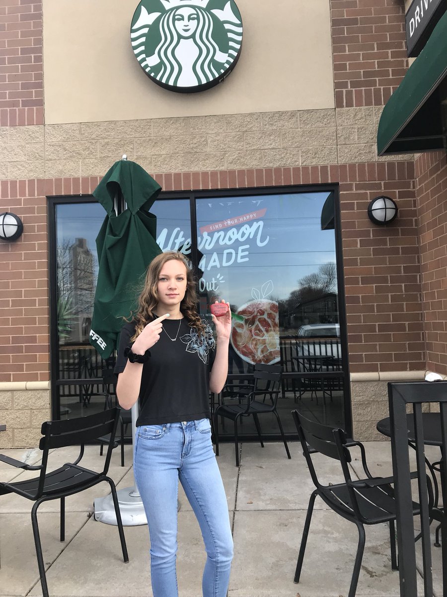 Graciehutch14's tweet photo. Thank you to @TheRealZillges for donating rocks for unity in community. Thanks for everyone who showed up to the event! #unityoshkosh @CommunitiesONHS https://t.co/p6PS4GVdq9