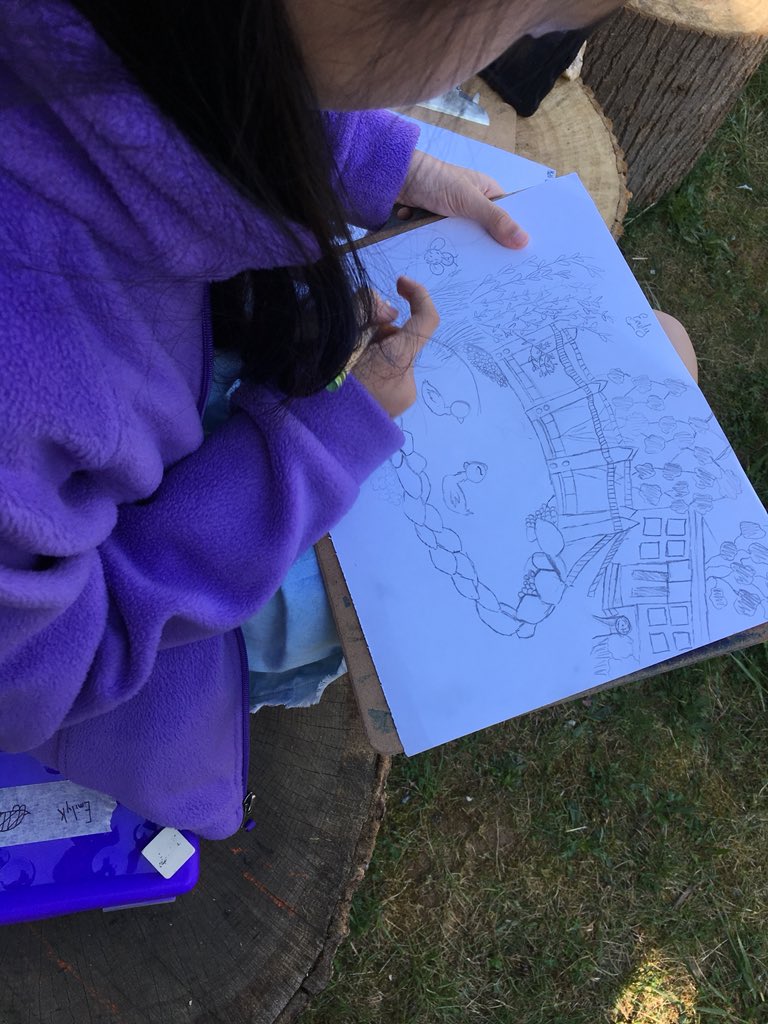 CampbellArtAPS's tweet photo. Gr 5 X-Artists weβre back outside this morning. Such a gift to have this space in which to draw. #longdrawing #outdoorclassroom #pleinair @APSArts @CampbellAPS @CampbellOutside @MsRoseTweets @OConnor4_5 https://t.co/FL7VL8t7AA