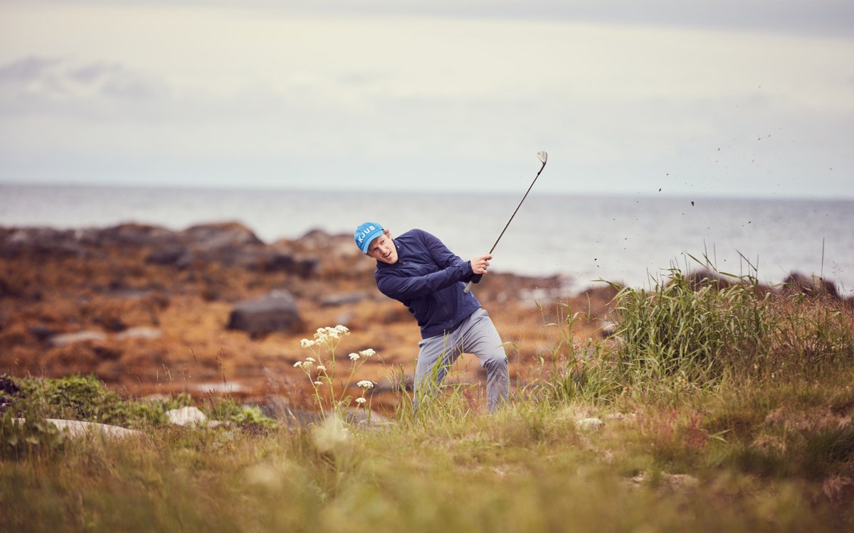 KJUS_Company's tweet photo. Feel the swing, not the jacket. https://t.co/KJ4Ge5hFJj #golf #golfwear #golfgear #pro3l #raingear #rainjacket #golfjacket https://t.co/sc9nZJu3k2