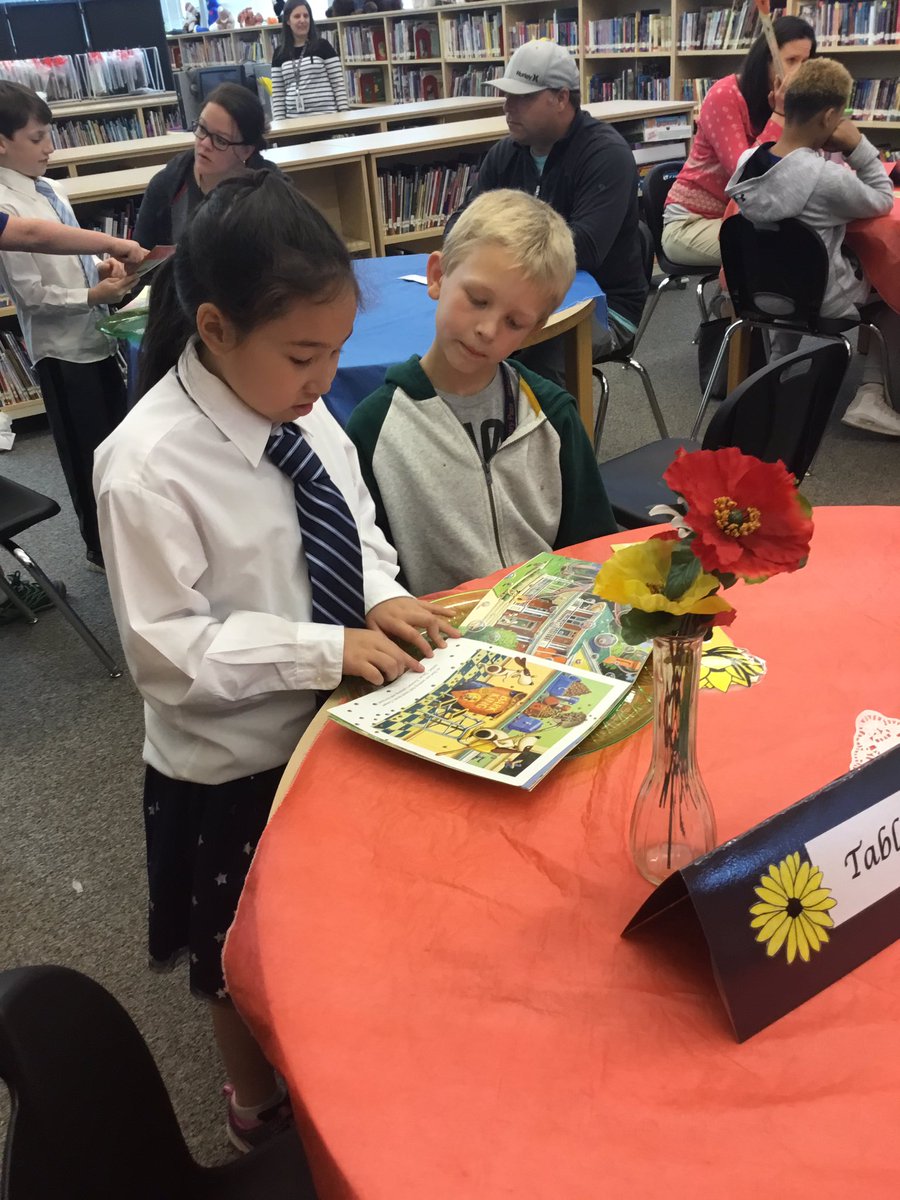 summerjoy57's tweet photo. More Reading Restaurant smiles!#teachimlay https://t.co/3UTnXhopIb