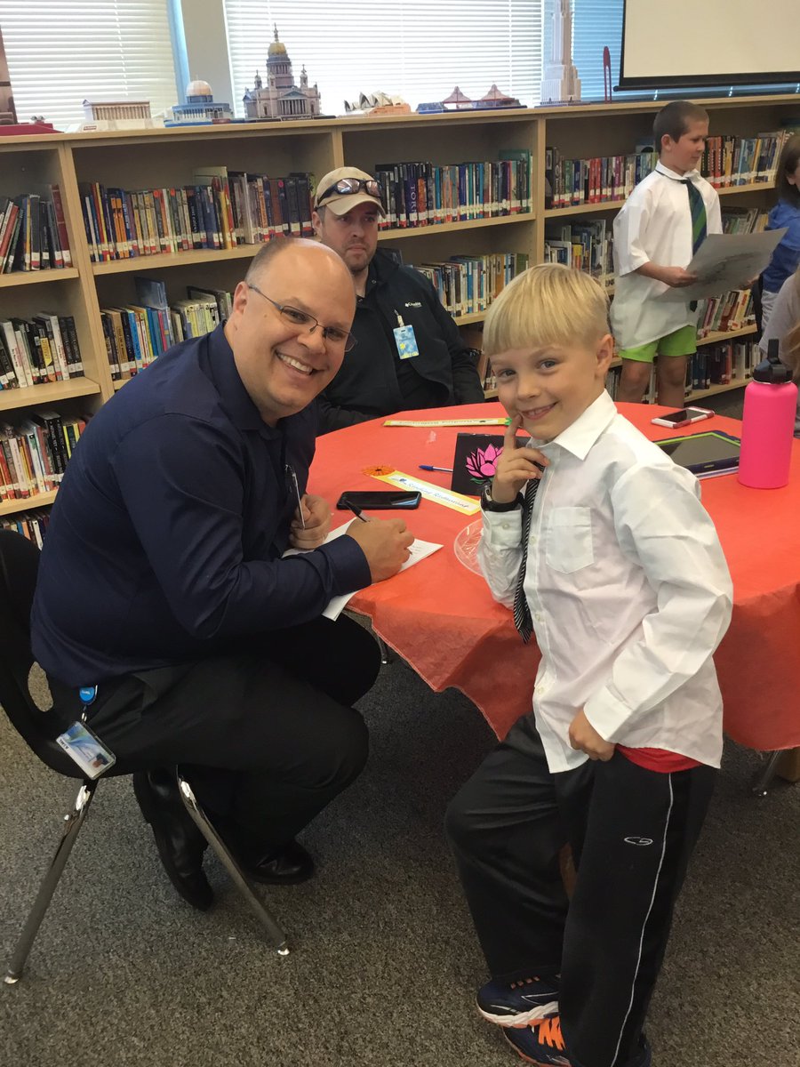 summerjoy57's tweet photo. Can I help you?#teachimlay https://t.co/DjWlWUuzLv